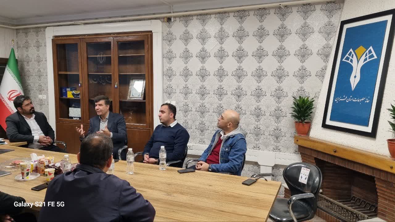 ️رسانهها میتوانند در حل معضلات آبیک تاثیرگذار باشند/ افزایش تعامل شهرداری آبیک با خانه مطبوعات ️رسانهها میتوانند در حل معضلات آبیک تاثیرگذار باشند/ افزایش تعامل شهرداری آبیک با خانه مطبوعات