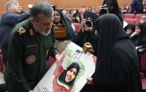 همایش تجلیل سپاه از خبرنگاران استان قزوین و خانواده شهدای رسانه/در جنگ اخیر، تصویری متحد از مقاومت و آگاهی به دنیا مخابره شد همایش تجلیل سپاه از خبرنگاران استان قزوین و خانواده شهدای رسانه/در جنگ اخیر، تصویری متحد از مقاومت و آگاهی به دنیا مخابره شد