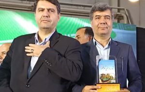 شهردار آبیک جایزه ملی «شهریار» را دریافت کرد شهردار آبیک جایزه ملی «شهریار» را دریافت کرد
