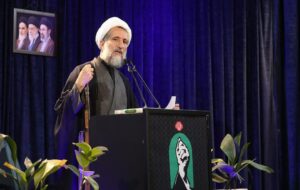 امام جمعه قزوین: تیم مذاکره کننده مراقب باشد جنگ برده را بر سر میز مذاکره نبازیم / این دشمن غدار به هیچ عهد و پیمانی وفادار نمی ماند/ما حاضریم گرسنگی بکشیم اما گندم آمریکا را نخوریم