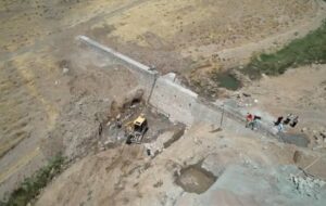 همت جهادگران بسیج سازندگی برای تکمیل سیل‌بند روستای اردبیلک