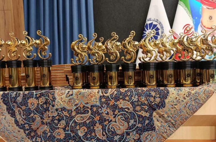 تجلیل از صادرکنندگان نمونه قزوین؛ تأکید بر رفع موانع ارزی و توسعه بازارهای صادراتی