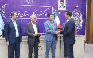 تقدیر از رئیس سازمان نظام مهندسی ساختمان قزوین بهدلیل همکاری در اجرای قانون ثبت رسمی معاملات اموال غیرمنقول تقدیر از رئیس سازمان نظام مهندسی ساختمان قزوین بهدلیل همکاری در اجرای قانون ثبت رسمی معاملات اموال غیرمنقول